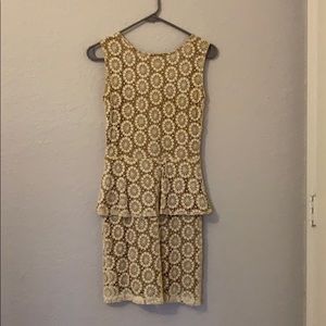 Sleeveless lace dress